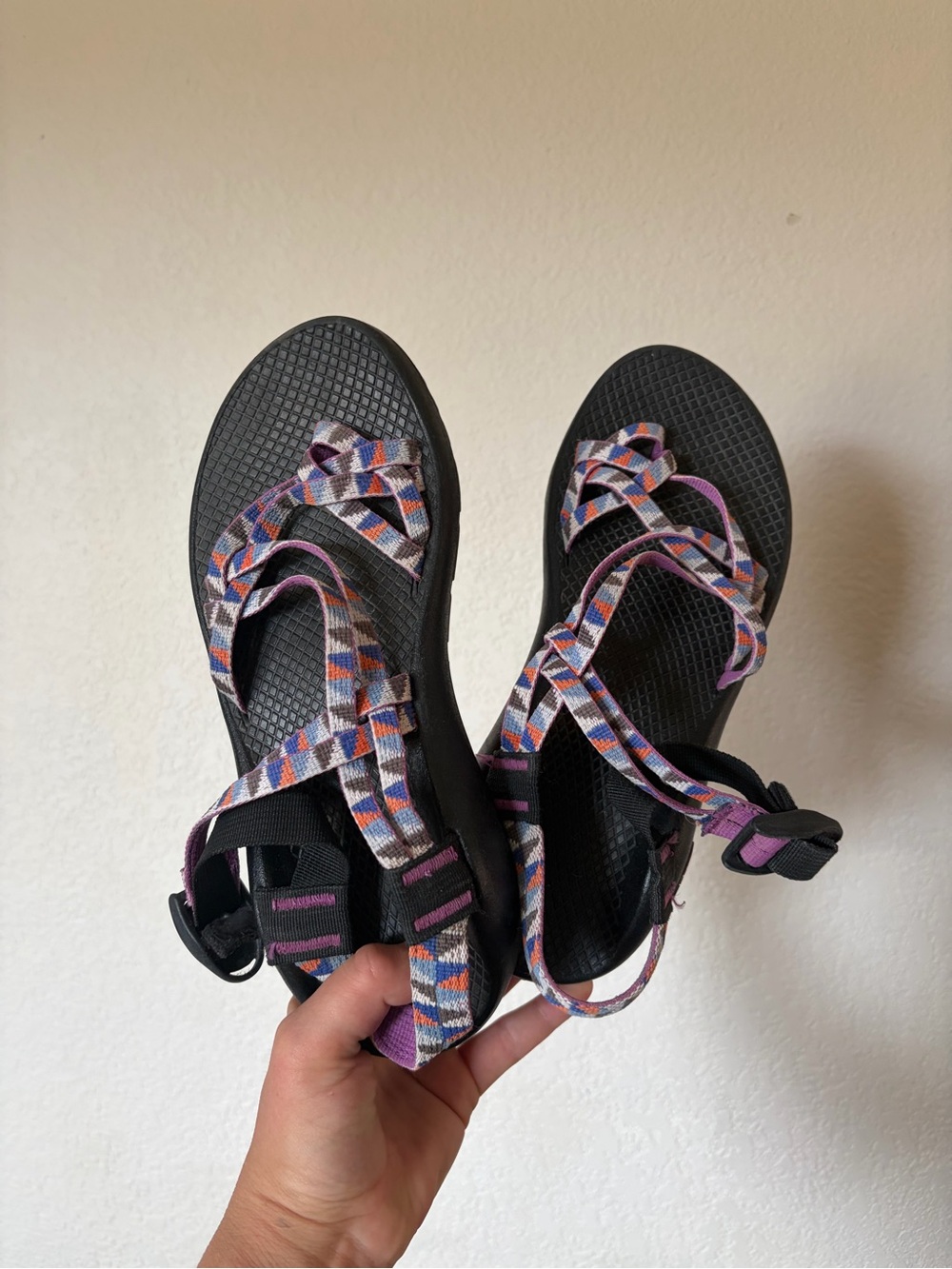 Women 8 Chaco’s Double Strap with Toe Strap in Purple triangle print
